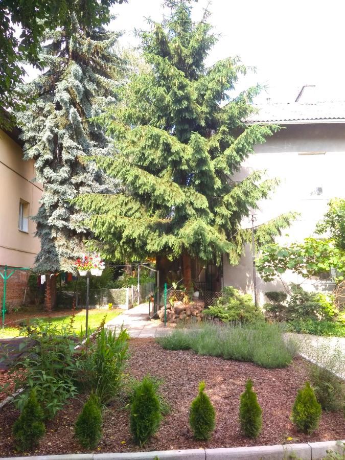 Apartment On Zaliznychna Lemberg Exterior foto