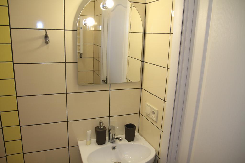 Apartment On Zaliznychna Lemberg Exterior foto