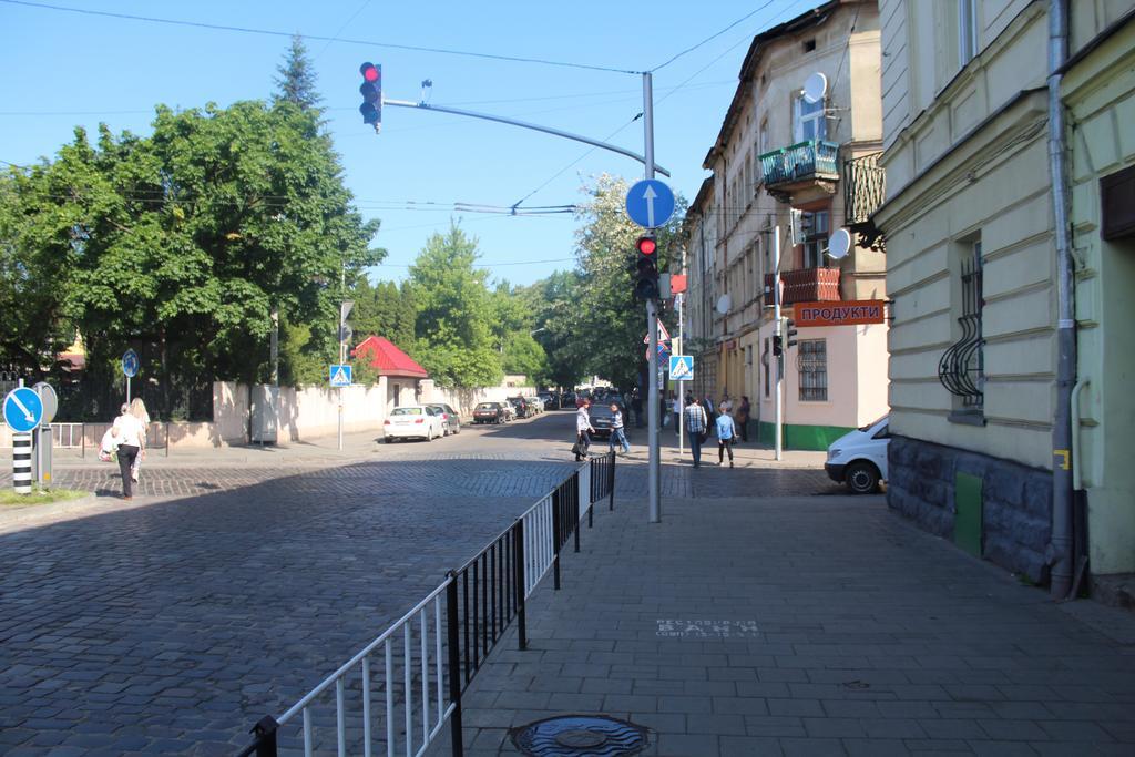 Apartment On Zaliznychna Lemberg Exterior foto